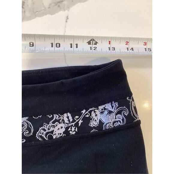 Lululemon Womens Black Athletic Flared Yoga Pants Sz 6 ? Stretch Performance - Picture 3 of 7